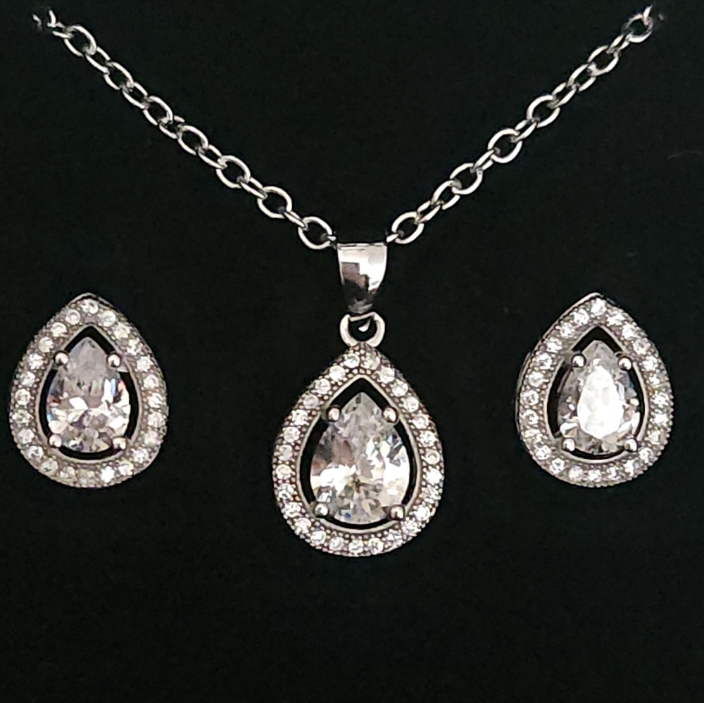White Gold Plated Pear Shaped Jewelry Set